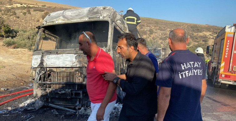 Hatay'da Seyir Halindeki Tırda Yangın Çıktı