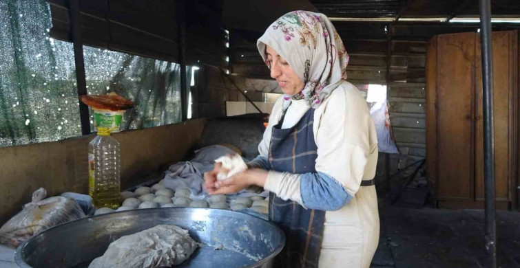 Hatay'da sıcak havada ekmek parası kazanmak için kadınların azmi