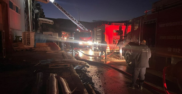 Hatay'da Sünger Deposunda Yangın Kontrol Altına Alındı