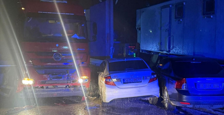 Hatay'da Tır Kazası: 8 Araca Çarpan Sürücü Yaralandı