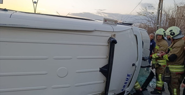 Hatay'da Tır ve Minibüs Kazası: 18 Yaralı