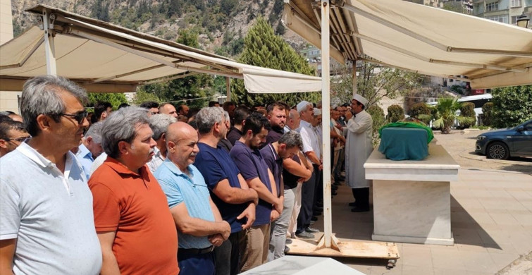 Hatay'da Trafik Kazası: Üç Kişi Hayatını Kaybetti