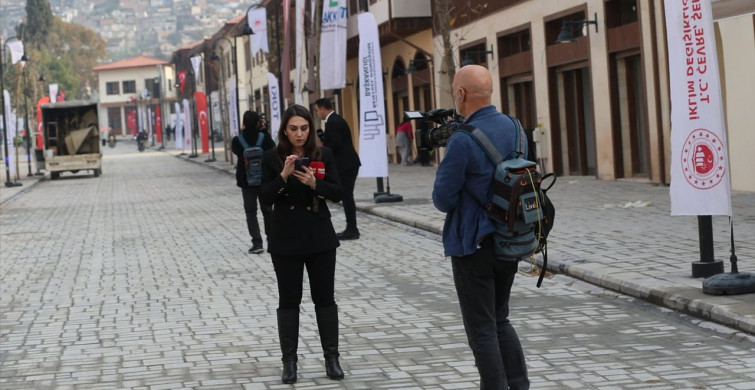 Hatay'daki Deprem Sonrası Yeniden İnşa Çalışmaları Gazetecilere Tanıtıldı