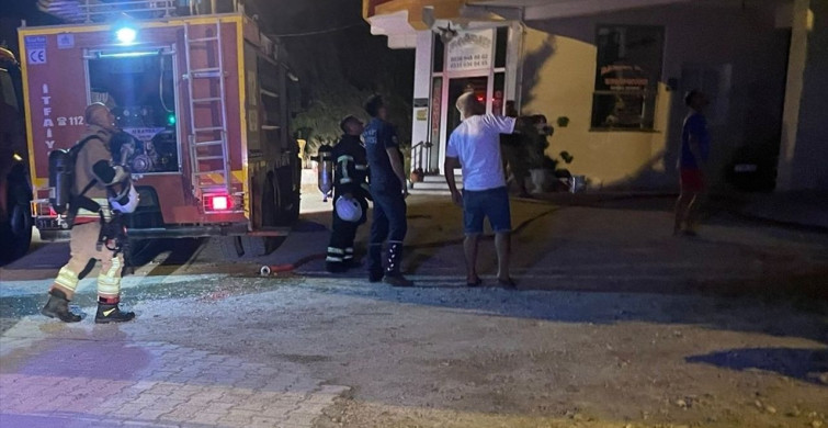 Hatay'daki Otel Yangınında 11 Kişi Dumandan Etkilendi