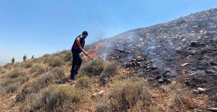 Hatay'ın Kırıkhan ilçesinde çıkan orman yangını büyümeden kontrol altına alındı