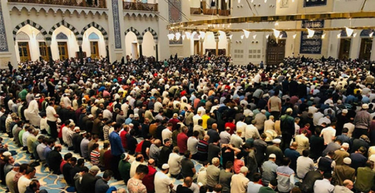 Hatimle teravih namazı kılınan camiler: Bu yıl Ramazan Ayı'nda İstanbul'da, diğer illerde hatimli teravih namazı kıldıran camiler hangileri