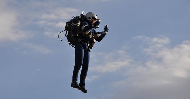 Havaalanı Yakınında Jetpack İle Uçan Adam Panik Yarattı