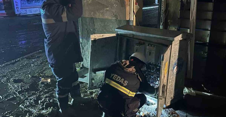 Havza'da Sel Felaketi Sonrası Enerji Dağıtım Çalışmaları Hız Kesmeden Devam Ediyor