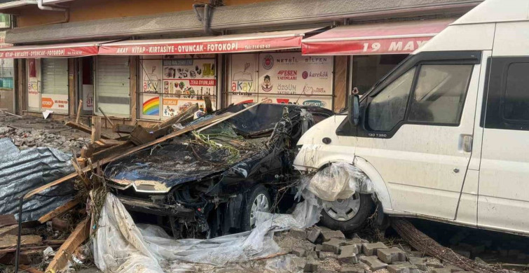 Havza'da Sel Felaketi Sonrası Temizlik Çalışmaları Devam Ediyor