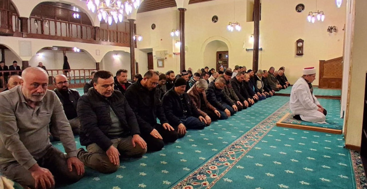 Havza'daki Tarihi Camide İlk Teravih Namazı Kılındı