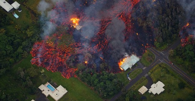 Hawaii'de Patlayan Volkan Bir Kenti Yok Ediyor