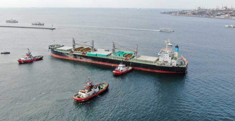 Haydarpaşa Limanı açıklarında korkutan anlar: Hong Kong bayraklı yük gemisi karaya oturdu