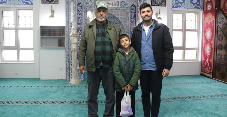 Hayırsever Öğrenci: Harçlığını Camiyi Yenilemek İçin Bağışladı