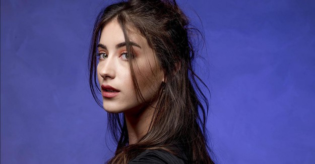 Hazal Kaya'ya Çarpıcı Gönderme!
