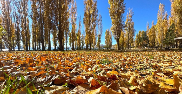 Hazar Gölü Sonbaharın Güzelliklerini Sunuyor