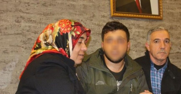 HDP Binası Önünde Evladını Bekleyen Bir Anne Çocuğuna Kavuştu