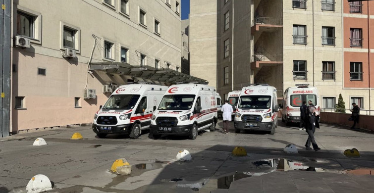 Hendek'te Düğün Salonu Kavgası Kanlı Seyir Aldı