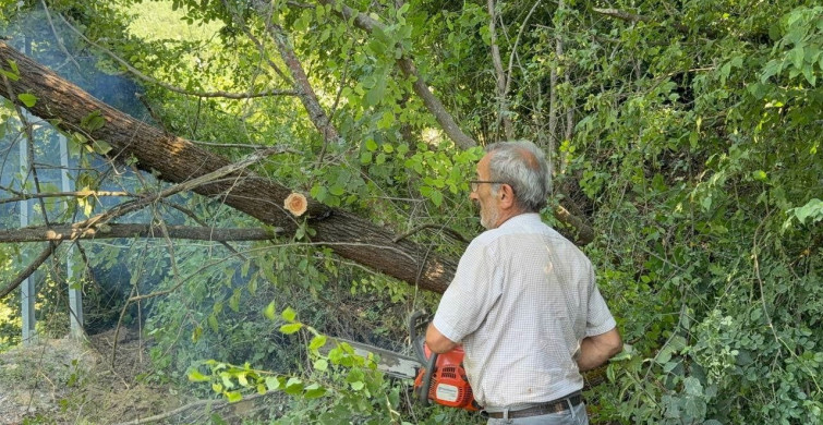 Heyelan nedeniyle yol ulaşıma kapandı