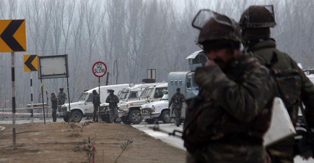 Hindistan, Pakistan'a Ait Bir Savaş Uçağını Düşürdüğünü Açıkladı