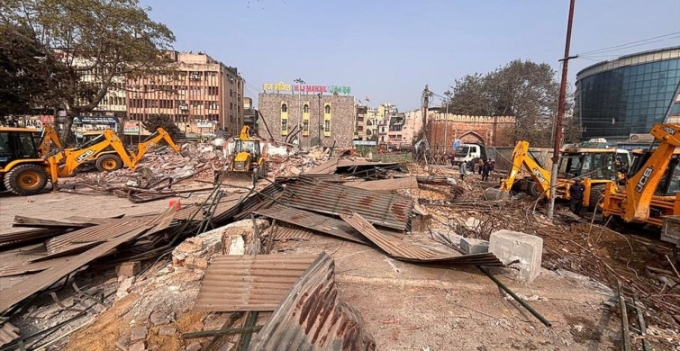 Hindistan'da Cami Yanında Yıkım İtirazı: Polis ve Sakinler Arasında Arbede