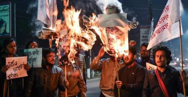 Hindistan'da Müslüman Karşıtı Tasarı Protesto Edildi