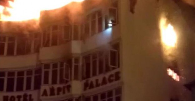 Hindistan'da Otel Yangını, 17 Kişi Hayatını Kaybetti