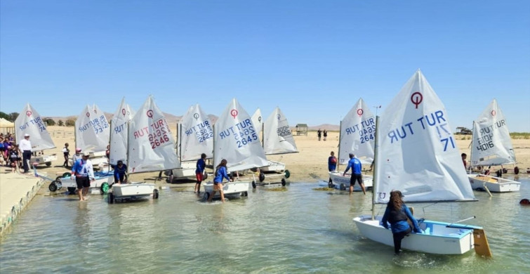 Hirfanlı Baraj Gölü'nde Optimist Yelken Yarışları Heyecanı