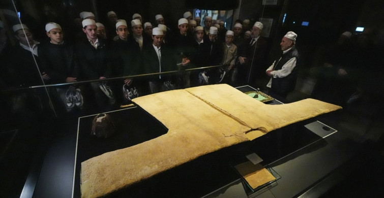 Hırka-i Şerif İstanbul'da Açıldı