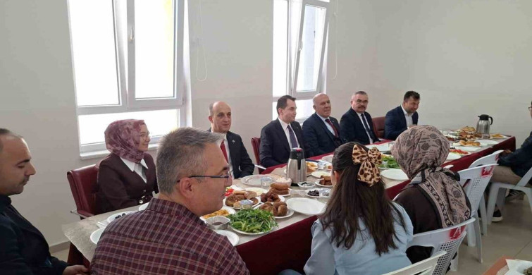 Hisarcık Atatürk İlkokulu'nda Aile Yılı Kahvaltı Etkinliği