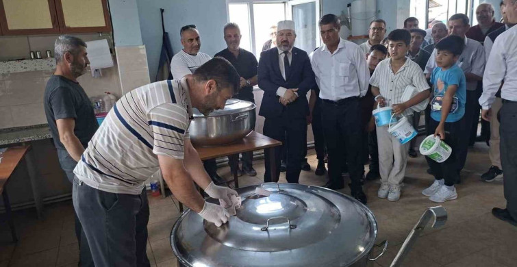 Hisarcık Kutluhallar köyünde geleneksel aşure etkinliği devam ediyor