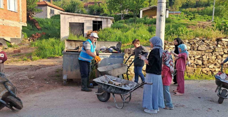 Hisarcık'ta İmamdan Örnek Temizlik Davranışı