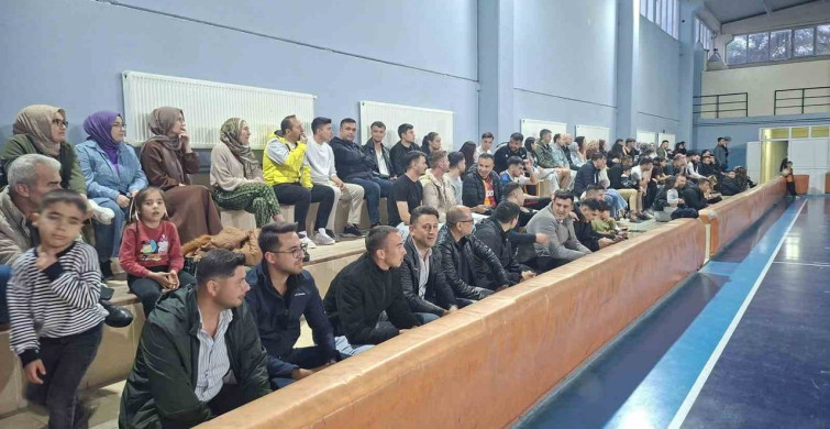 Hisarcık'ta Voleybol Turnuvasında Devlet Hastanesi Şampiyon Oldu