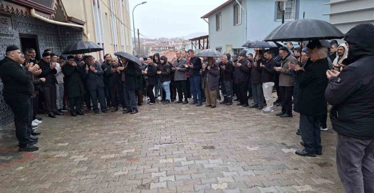 Hisarcık'tan 21 Kişilik Umre Kafilesi Uğurlandı