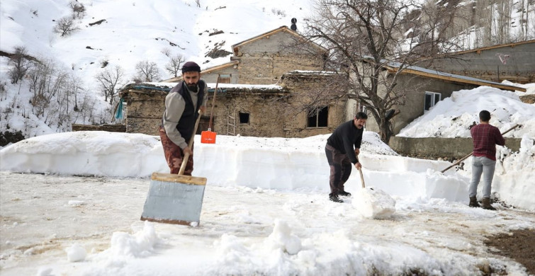 Hizan'da Imece Usulü Kar Temizliği