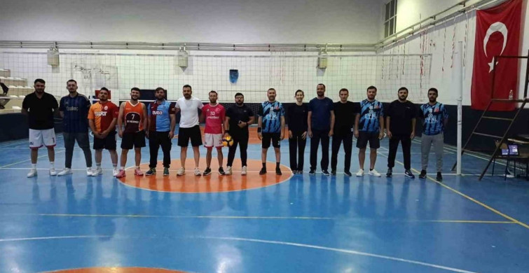 Hocalar'da Voleybol Turnuvası Finali Heyecanı