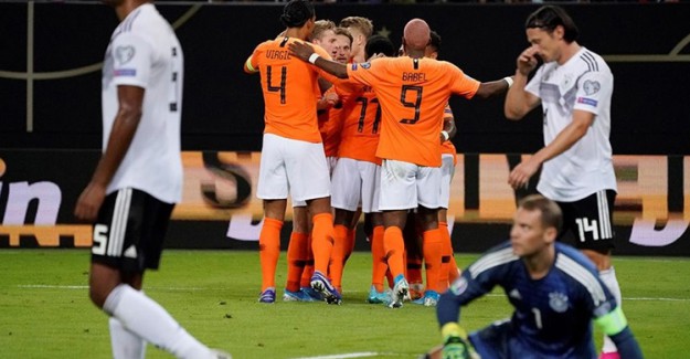 Hollanda, Almanya'yı Deplasmanda Devirdi