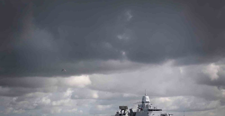 Hollanda, Hürmüz Boğazı'na mayın temizleme görevi için fırkateyn gönderdi