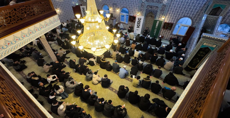 Hollanda'da 1000 Genç Sabah Namazında Bir Araya Geldi