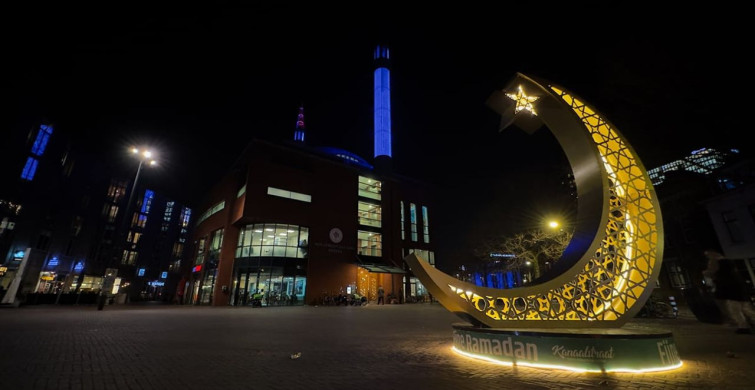 Hollanda'da Ramazan Ayının İlk Teravih Namazı Kılındı