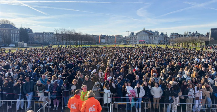 Hollanda'da Ulusal Lale Günü Coşkusu