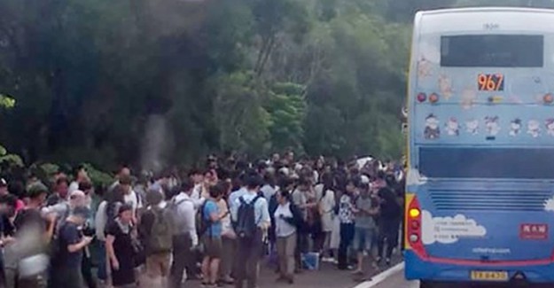 Hong Kong'da Korkutan Otobüs Kazası: 77 Yaralı