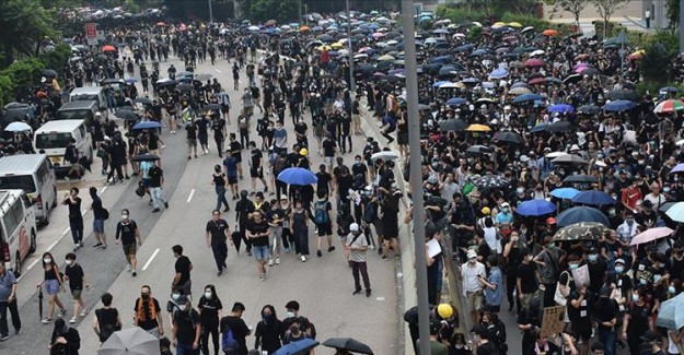 Hong Kong’da Protestocular Yeniden Sokaklarda