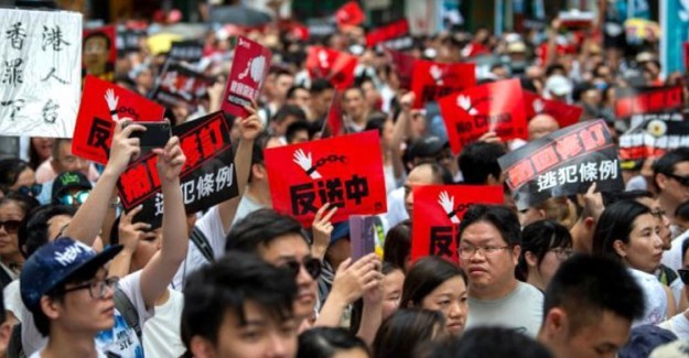 Hong Kong'da Protestolara Neden Olan Tasarı Geri Çekiliyor