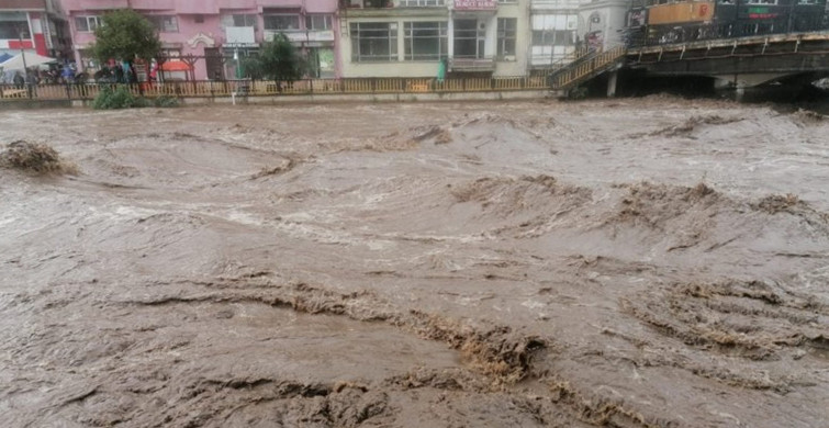 Hoparlörlerden Uyarı Anonsları Geldi! Samsun’da Yollar Trafiğe Kapandı