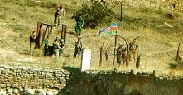 Hudaferin Köprüsü'ne Azerbaycan Bayrağı Dikildi!