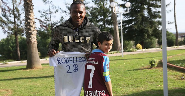 Hugo Rodallega, Minik Hayranıyla Buluştu!