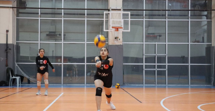 Hukuk Öğrencisi Yaren Kaba: Voleybolda Zirveye İlerliyor