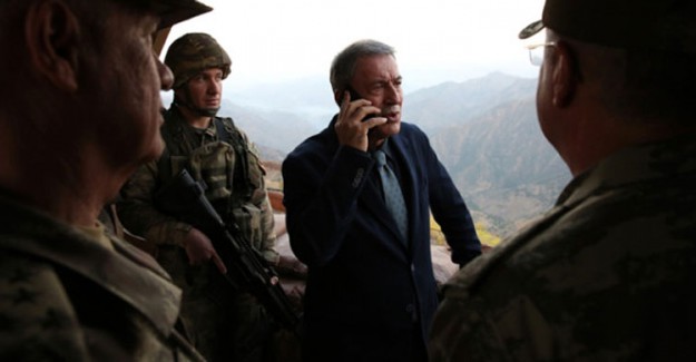 Hulusi Akar, Telefonla Konuşurken Gözleri Doldu