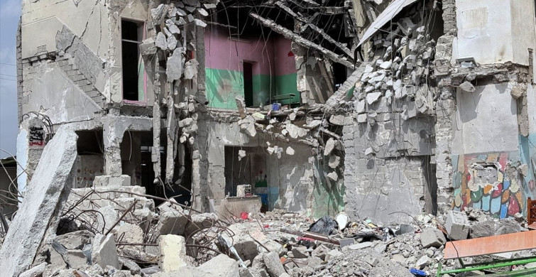 Hürmüzgan Eyaletindeki Okul Bombardımanı: İki Aşamalı Saldırı