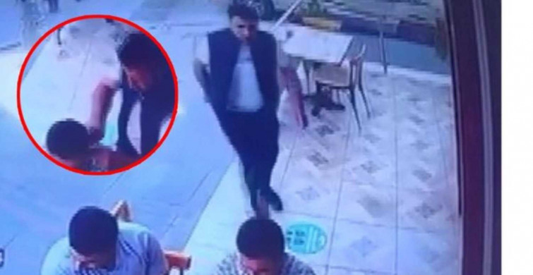 Husumetli olduğu şahsı börekçide gördü, sessizce yaklaşıp kulağını kesti